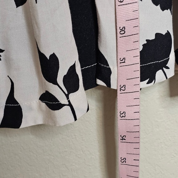 NWT H&M Black White Floral Print Midi Dress Flutter Sleeve Smocked Waist Women L - Picture 9 of 9